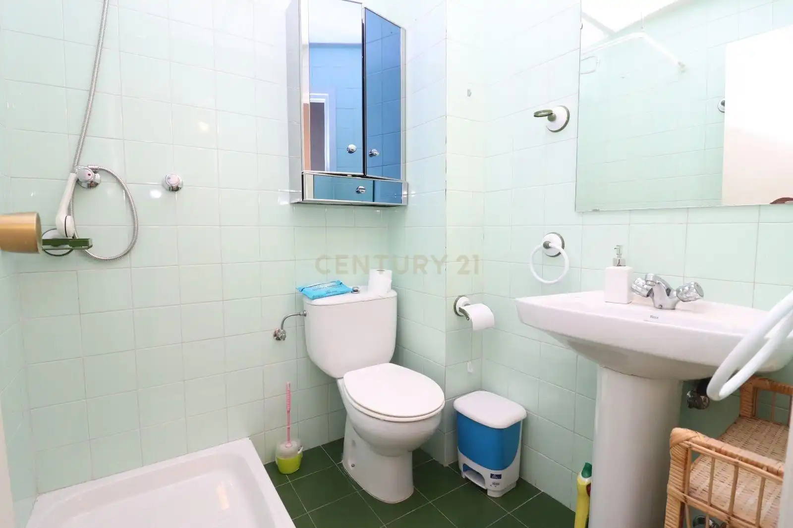 Baño de Apartamento de alquiler en El Espinar con Trastero, Horno y Lavadora