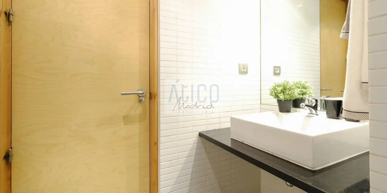 Bany de Apartament de lloguer en Madrid amb Aire condicionat, Calefacció i Terrassa