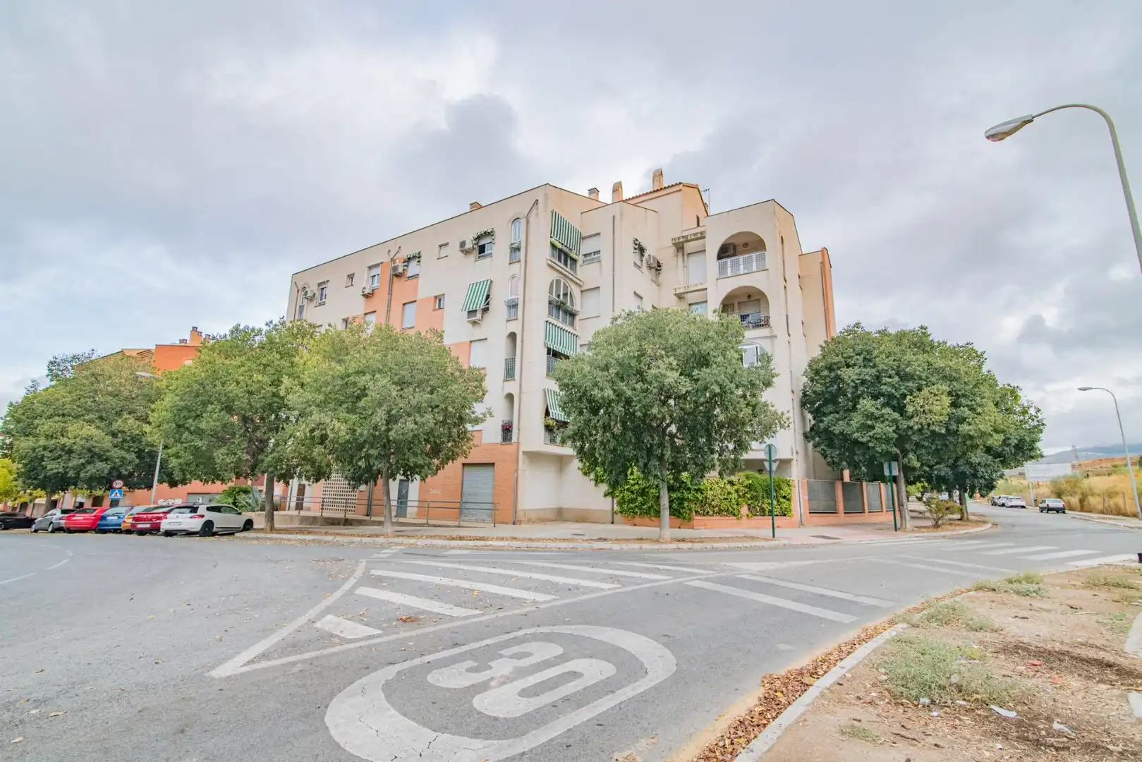 Vista exterior de Pis de lloguer en Granada amb Calefacció, Terrassa i Moblat