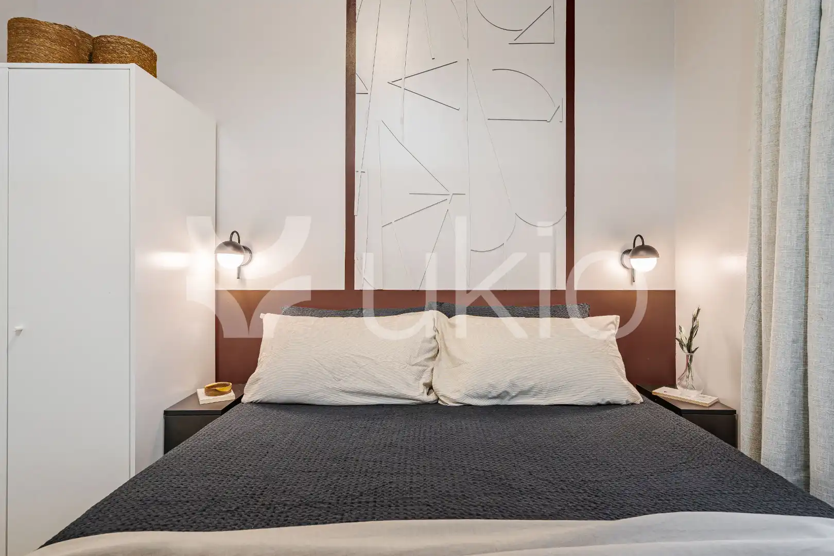Dormitori de Apartament de lloguer en Madrid amb Calefacció, Moblat i Forn