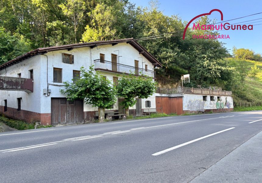 Vista exterior de Finca rústica en venda en Oiartzun amb Jardí privat, Terrassa i Traster