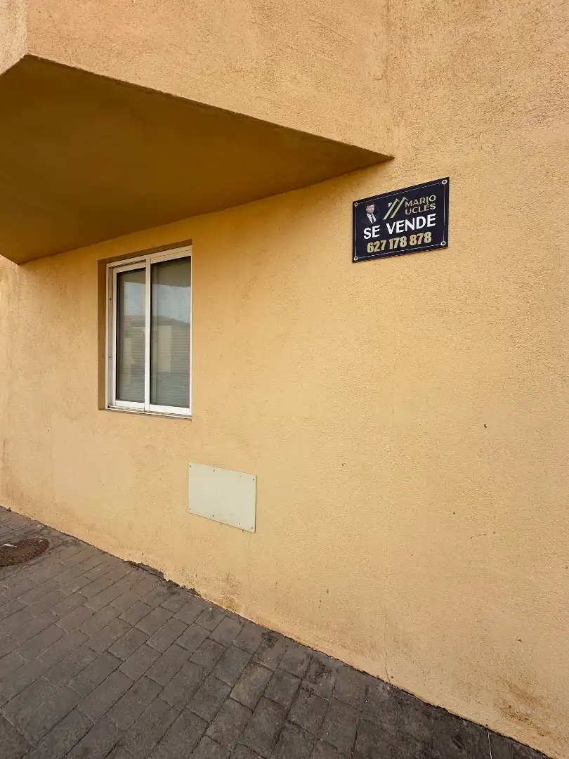 Vista exterior de Local en venta en Vícar