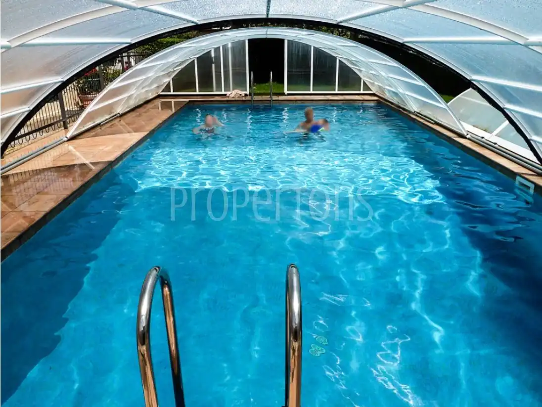 Piscina de Casa adosada en venda en Vitoria - Gasteiz