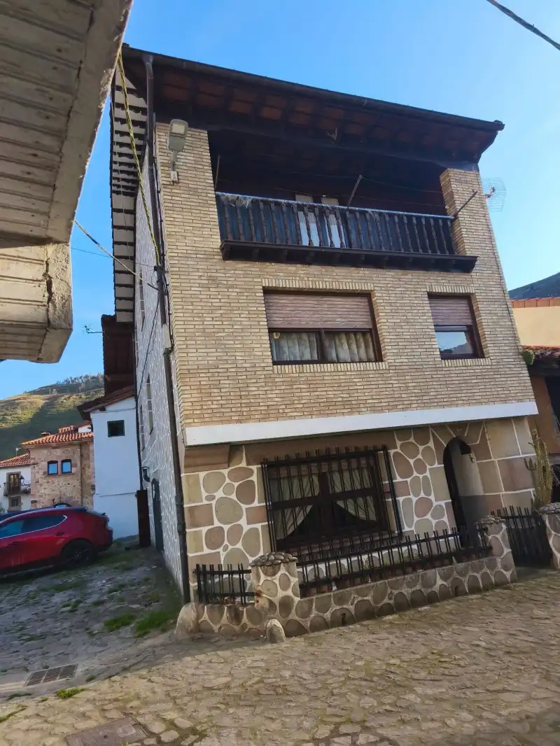 Vista exterior de Casa adosada en venda en Rionansa amb Jardí privat, Terrassa i Moblat