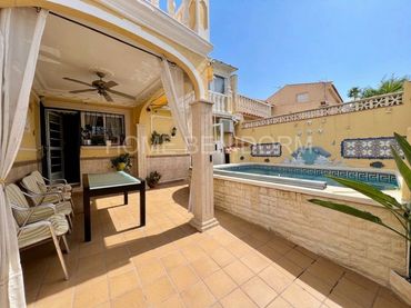 Villa con balcone in vendita a Montebello - Nou Espai