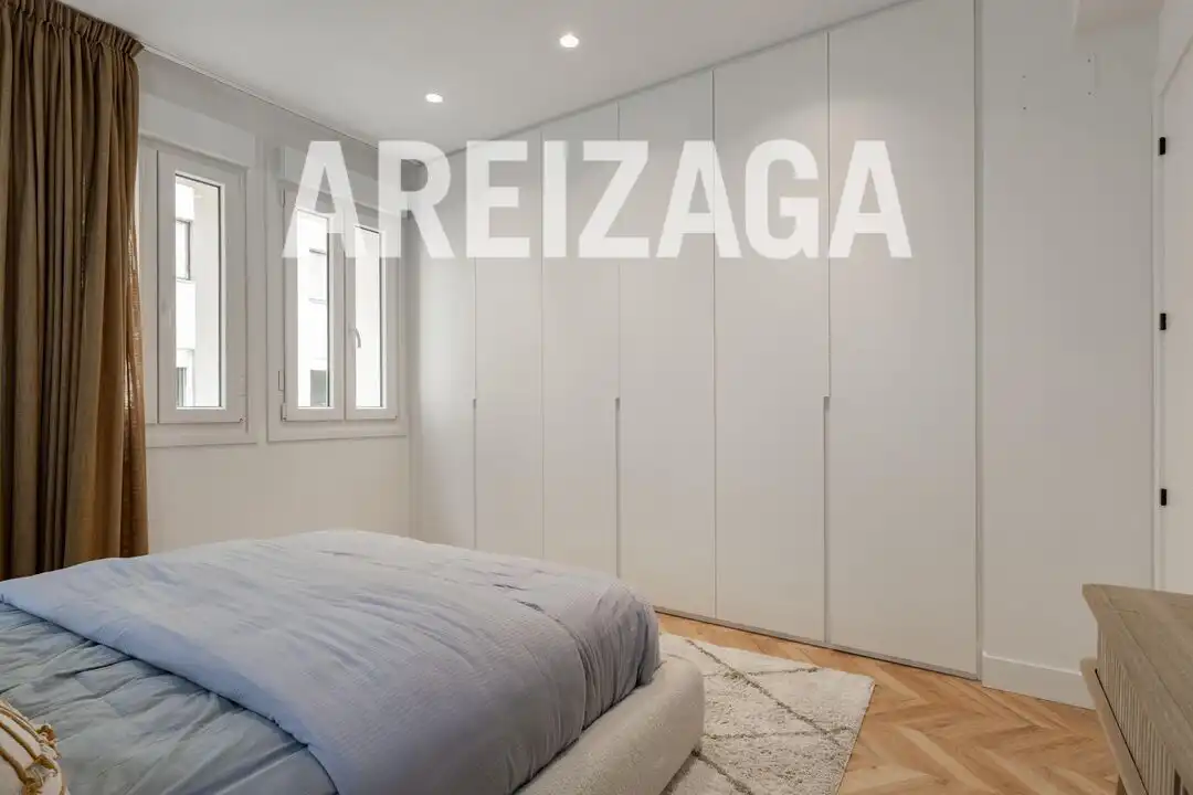 Dormitori de Pis en venda en Donostia - San Sebastián  amb Aire condicionat, Calefacció i Terrassa