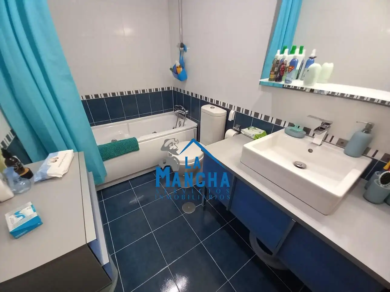 Badezimmer von Einfamilien-Reihenhaus zum Verkauf in La Gineta mit Abstellraum und Schwimmbad
