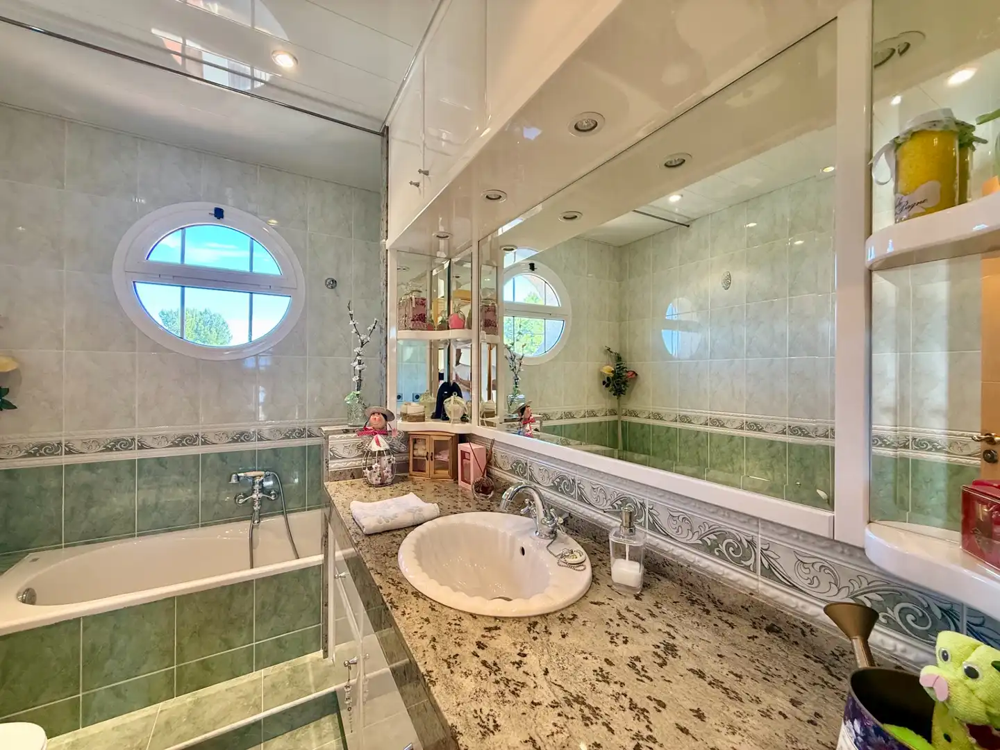 Baño de Casa o chalet en venta en Vallirana con Jardín privado, Terraza y Horno