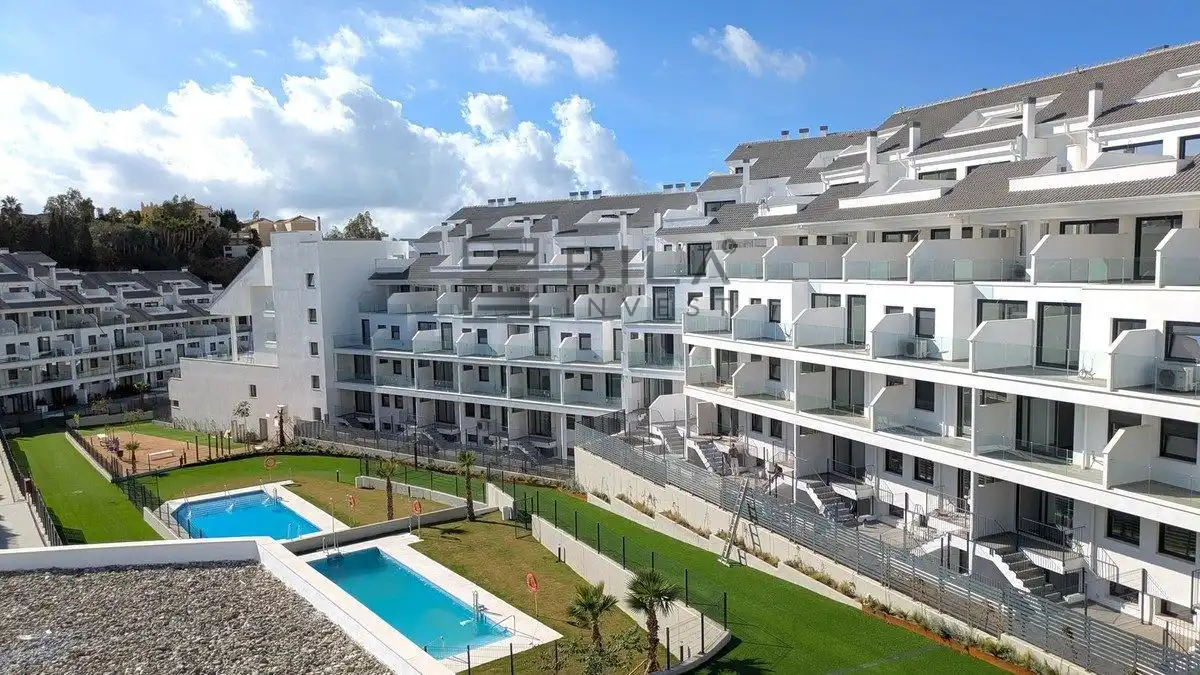 Piso con piscina en venta en Med Hills