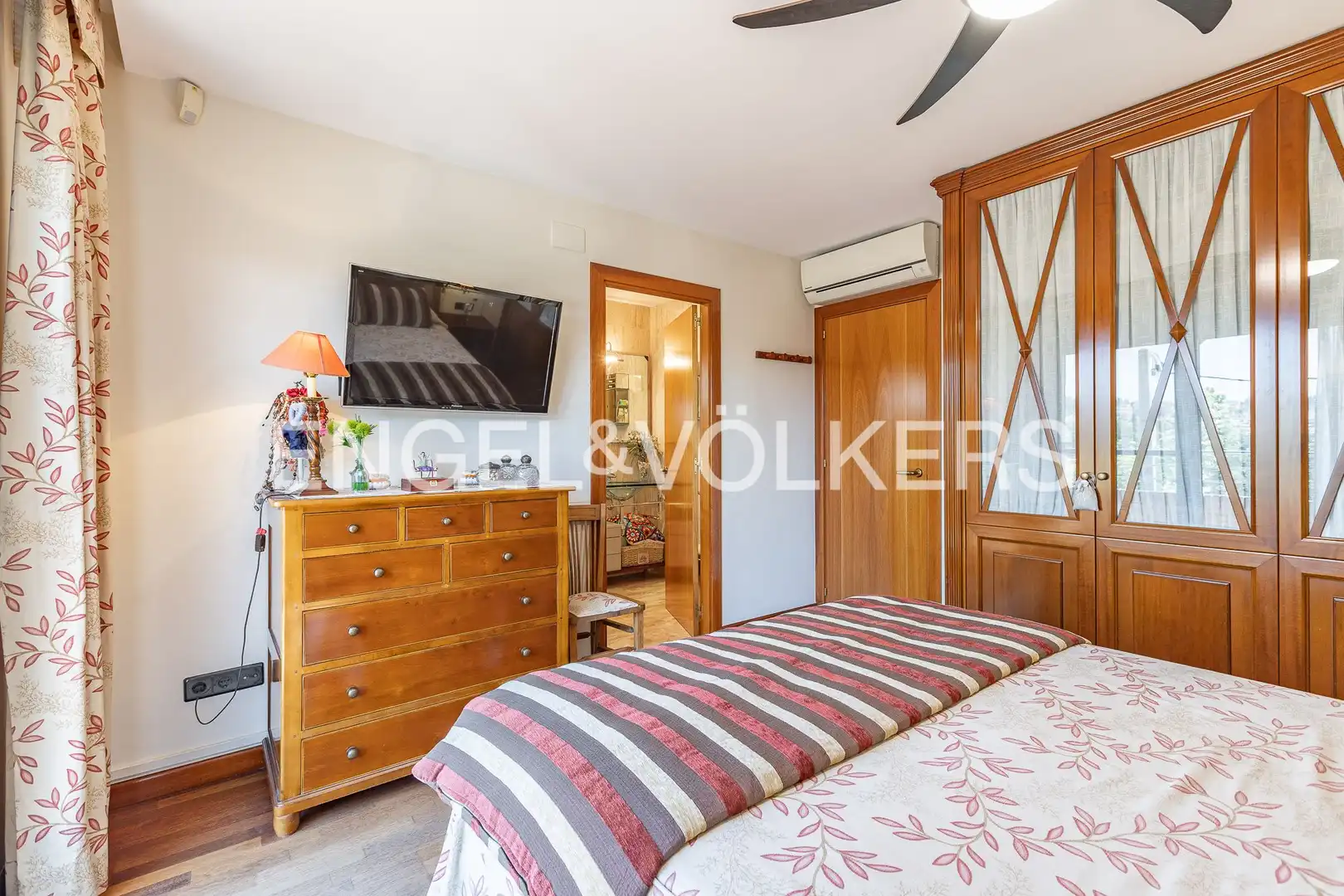 Bedroom of Detached homes for sale in Sant Quirze del Vallès  with Air Conditioner, Heating and Terrace