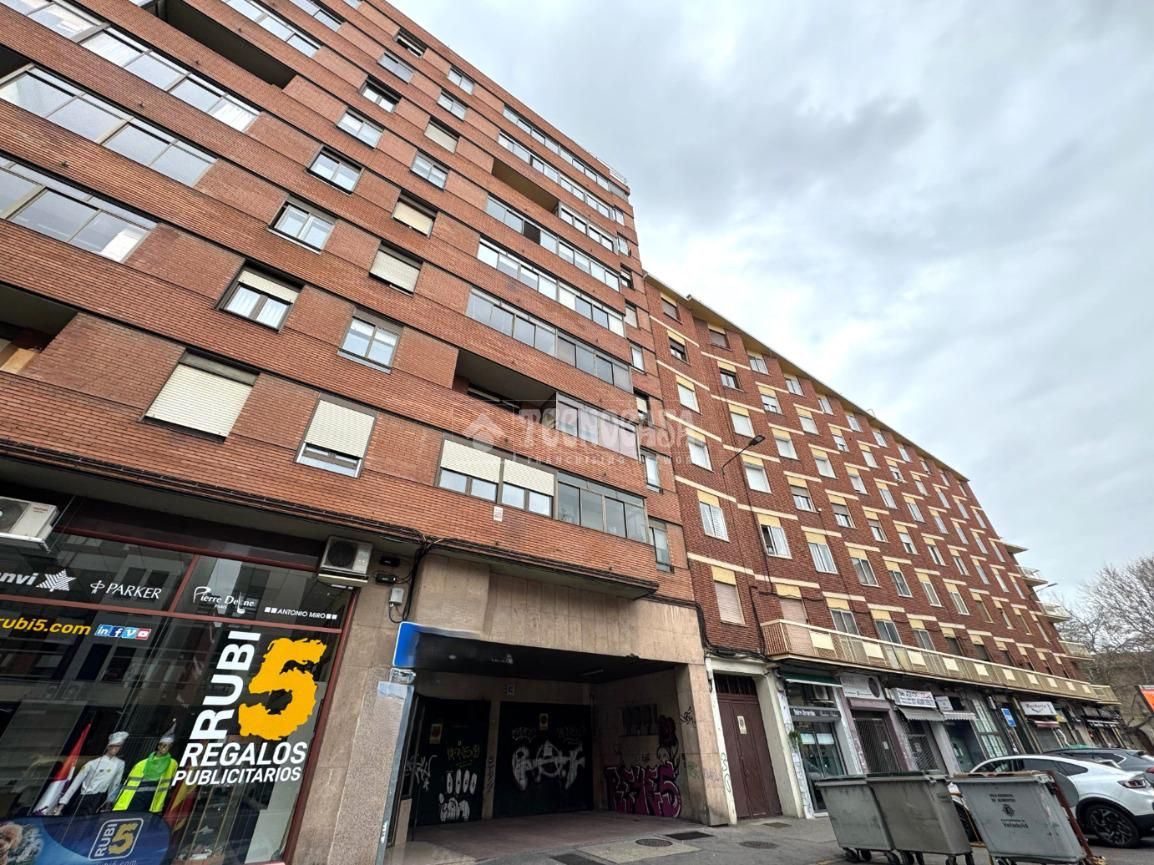 Exterior view of Flat for sale in Valladolid Capital  with Heating, Furnished and Balcony