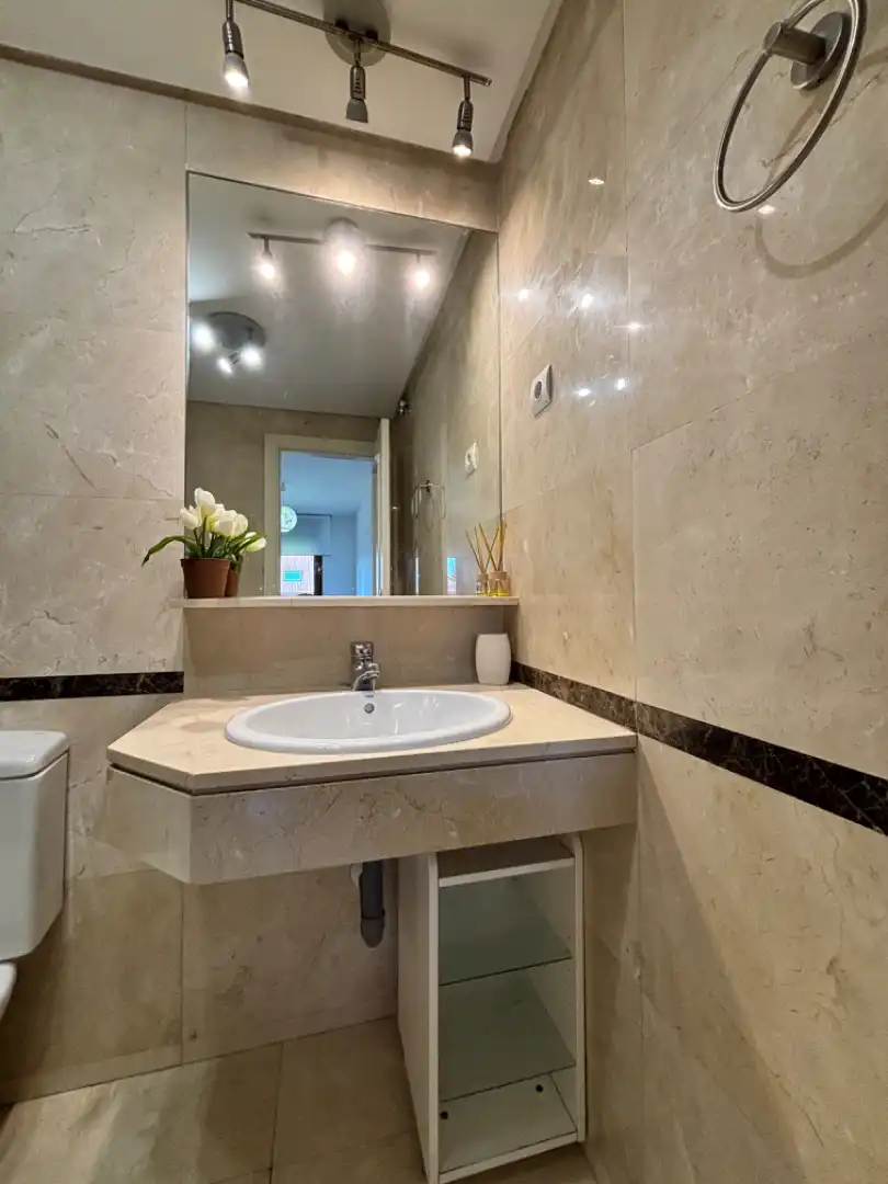 Badezimmer von Wohnung zum Verkauf in Majadahonda mit Klimaanlage, Heizung und Privatgarten
