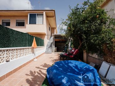 Casa aparellada amb jardí en venda a Calle Pablo Uranga