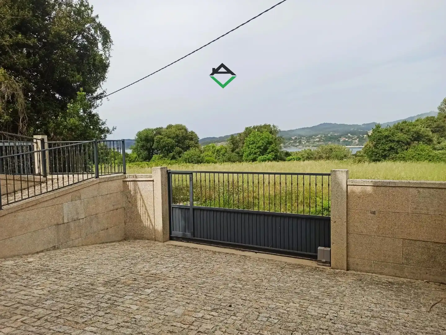Casa o chalet en venta en Cangas  con Terraza, Piscina y Amueblado