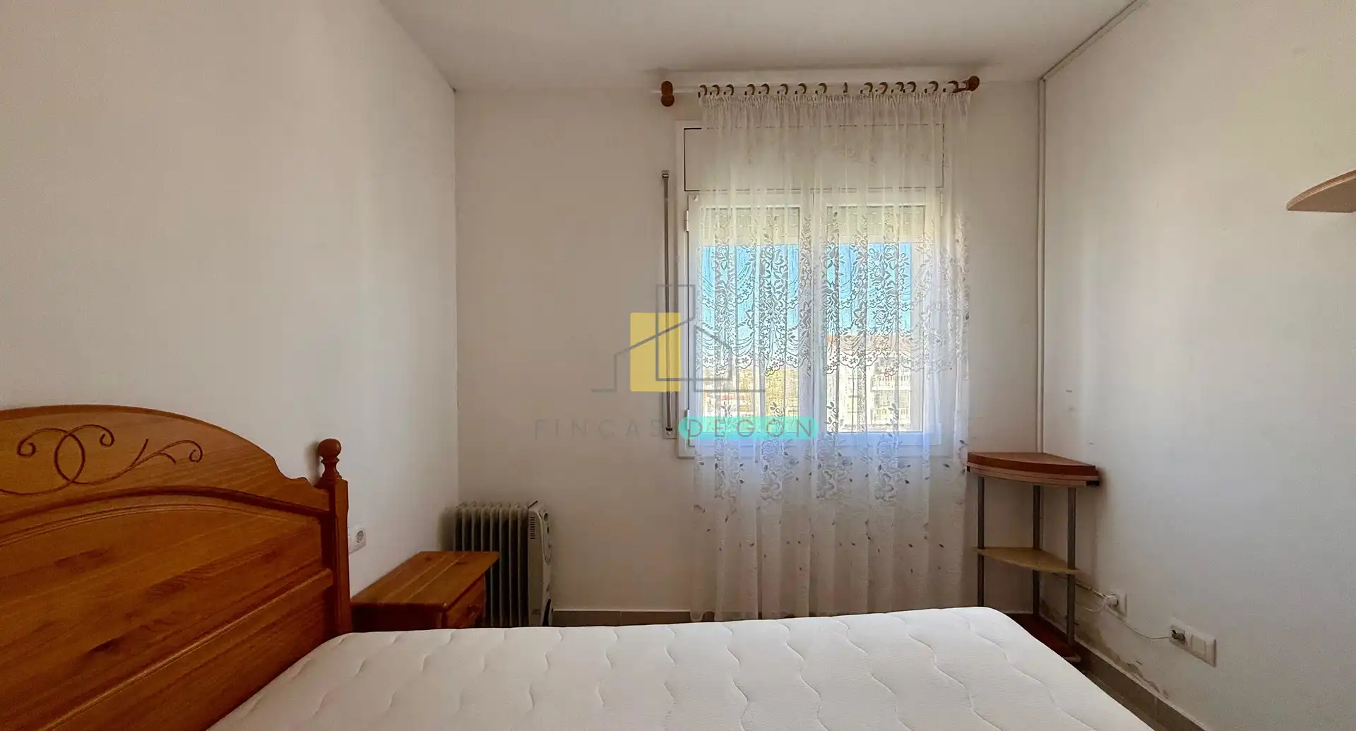 Habitación de Apartamento en venta en Empuriabrava con Calefacción, Terraza y Amueblado