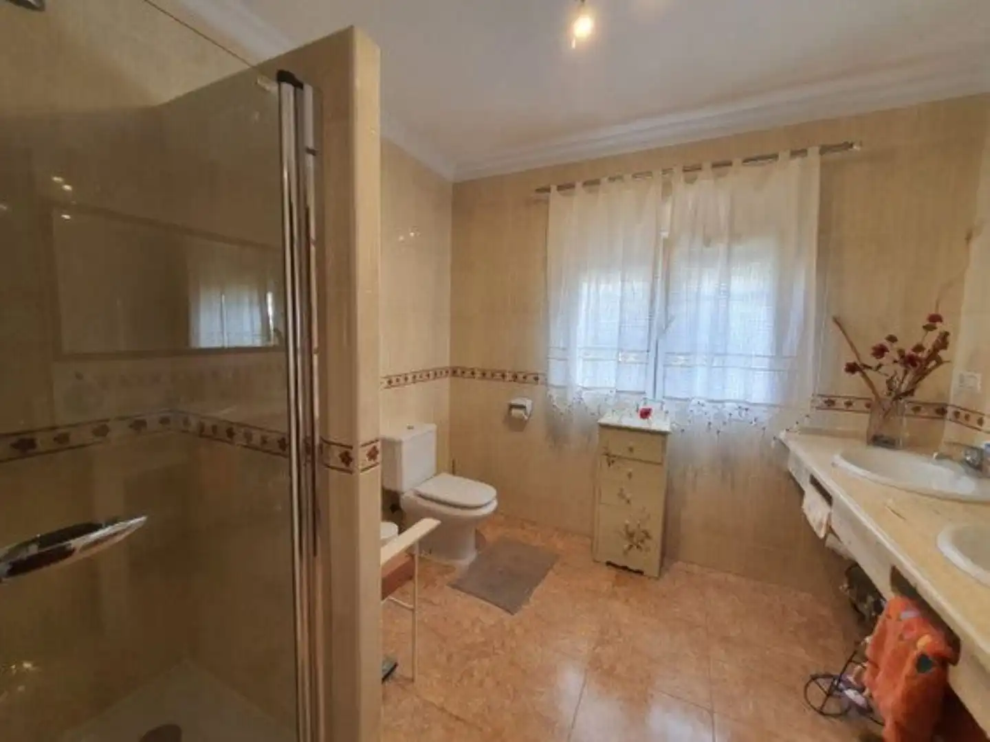 Bathroom of Commercial properties for sale in Yunquera  with Air Conditioner
