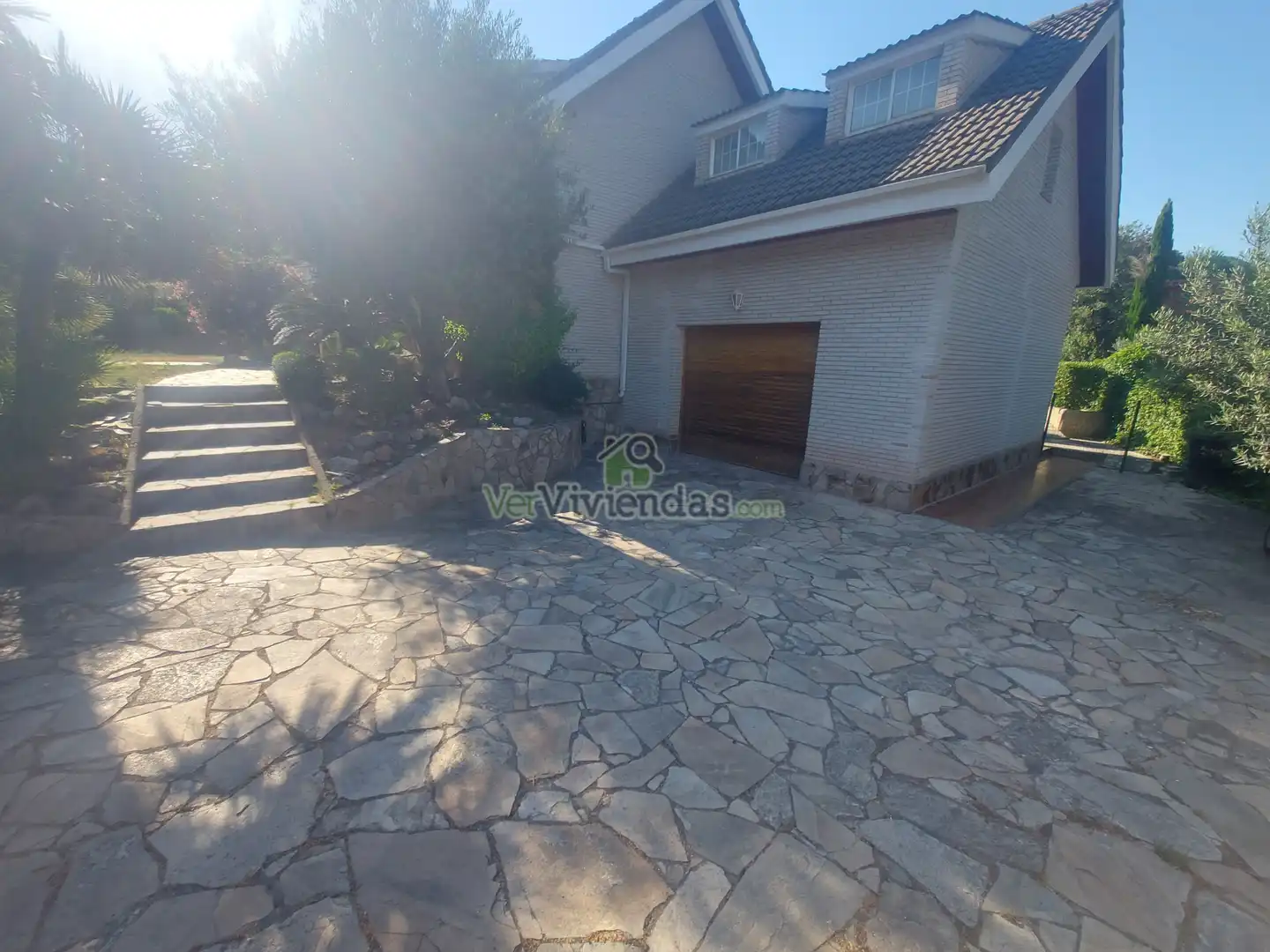 Vista exterior de Casa o xalet en venda en Torrelles de Llobregat amb Aire condicionat, Calefacció i Jardí privat