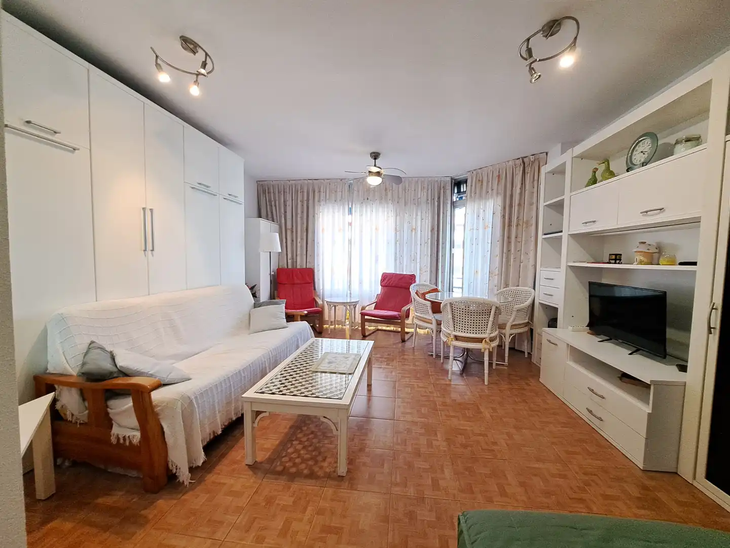 Sala d'estar de Apartament de lloguer en Marbella amb Aire condicionat, Calefacció i Moblat