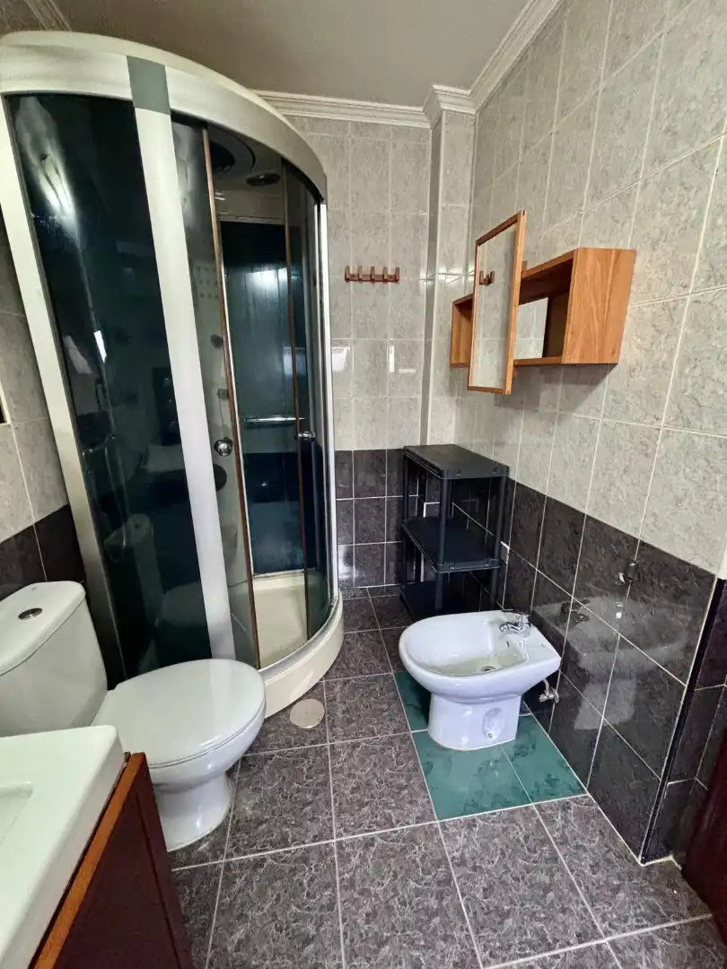 Badezimmer von Maisonette zum Verkauf in Gijón  mit Heizung, Parkett und Abstellraum