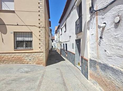 Casa adosada en Venta en CL LARGA en Guadix