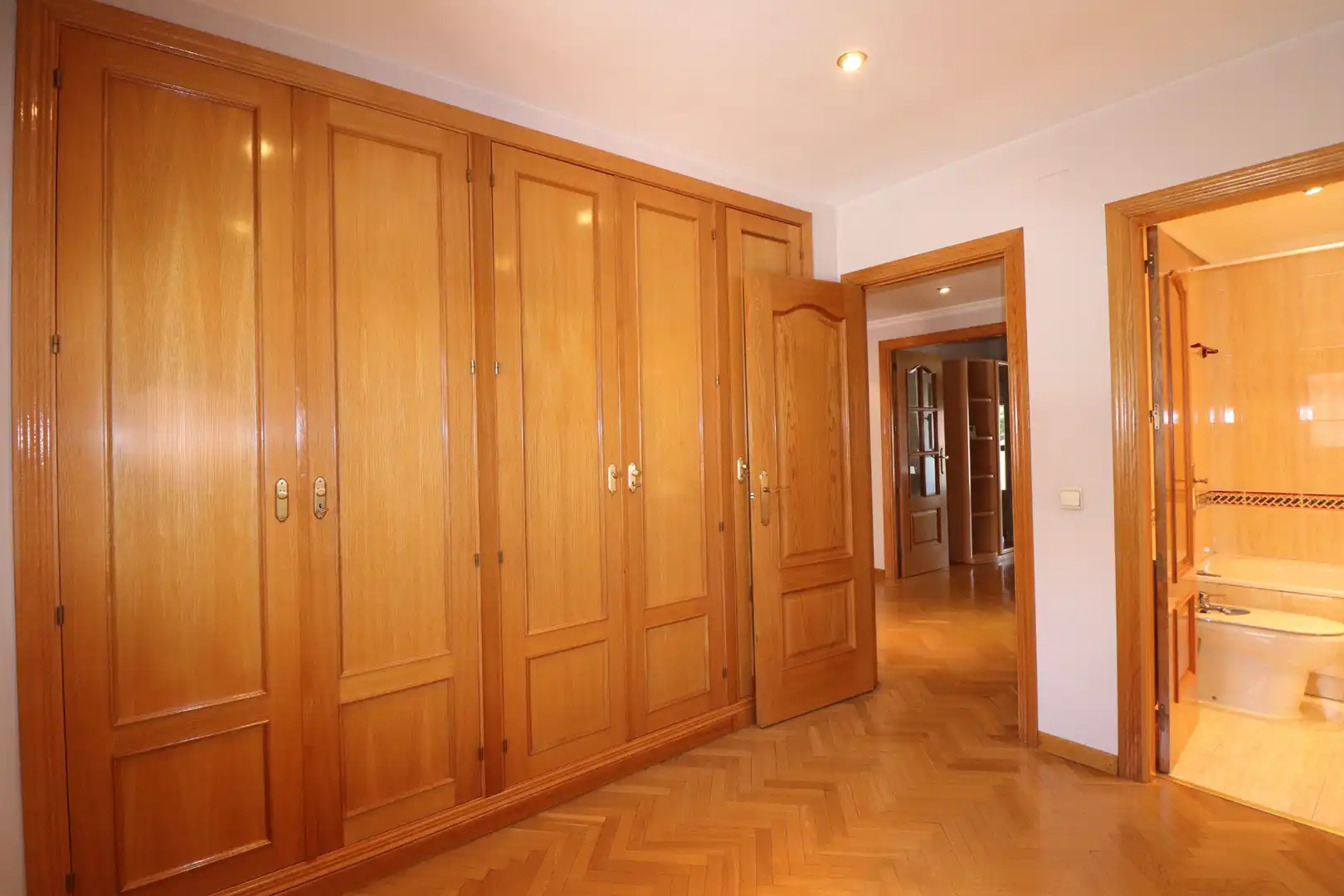 Schlafzimmer von Wohnung zum Verkauf in Pozuelo de Alarcón mit Heizung, Parkett und Gemeinschaftspool