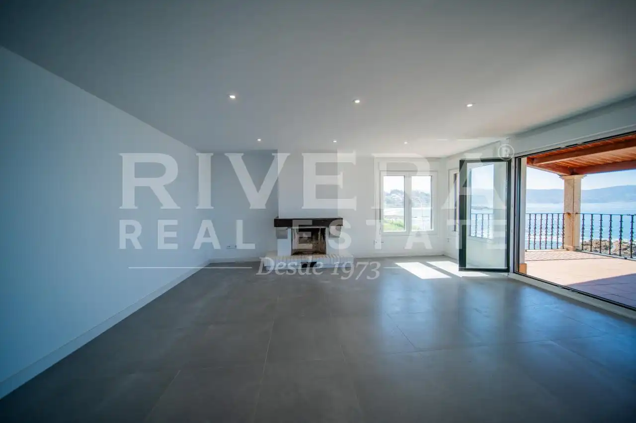 Sala de estar de Piso en venta en Sanxenxo con Calefacción y Terraza