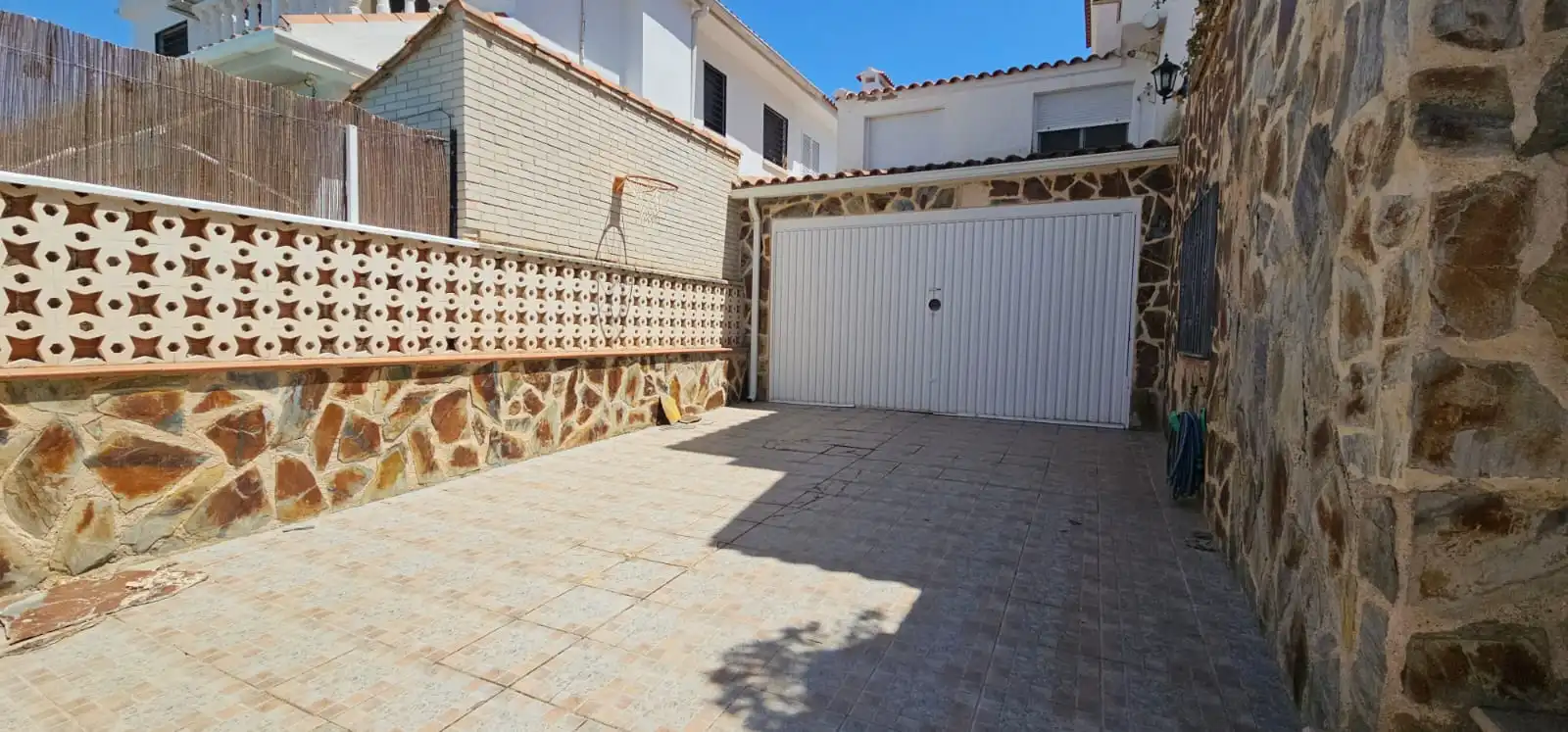 Aparcament de Casa o xalet en venda en Puertollano amb Aire condicionat, Calefacció i Jardí privat