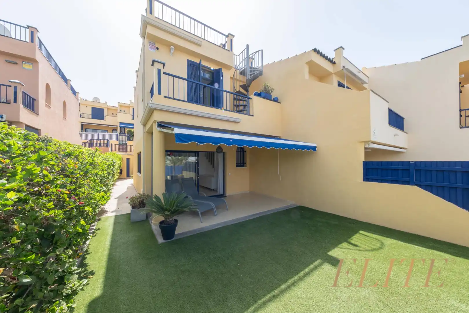 Vista exterior de Casa o chalet en venta en San Bartolomé de Tirajana con Aire acondicionado, Jardín privado y Terraza