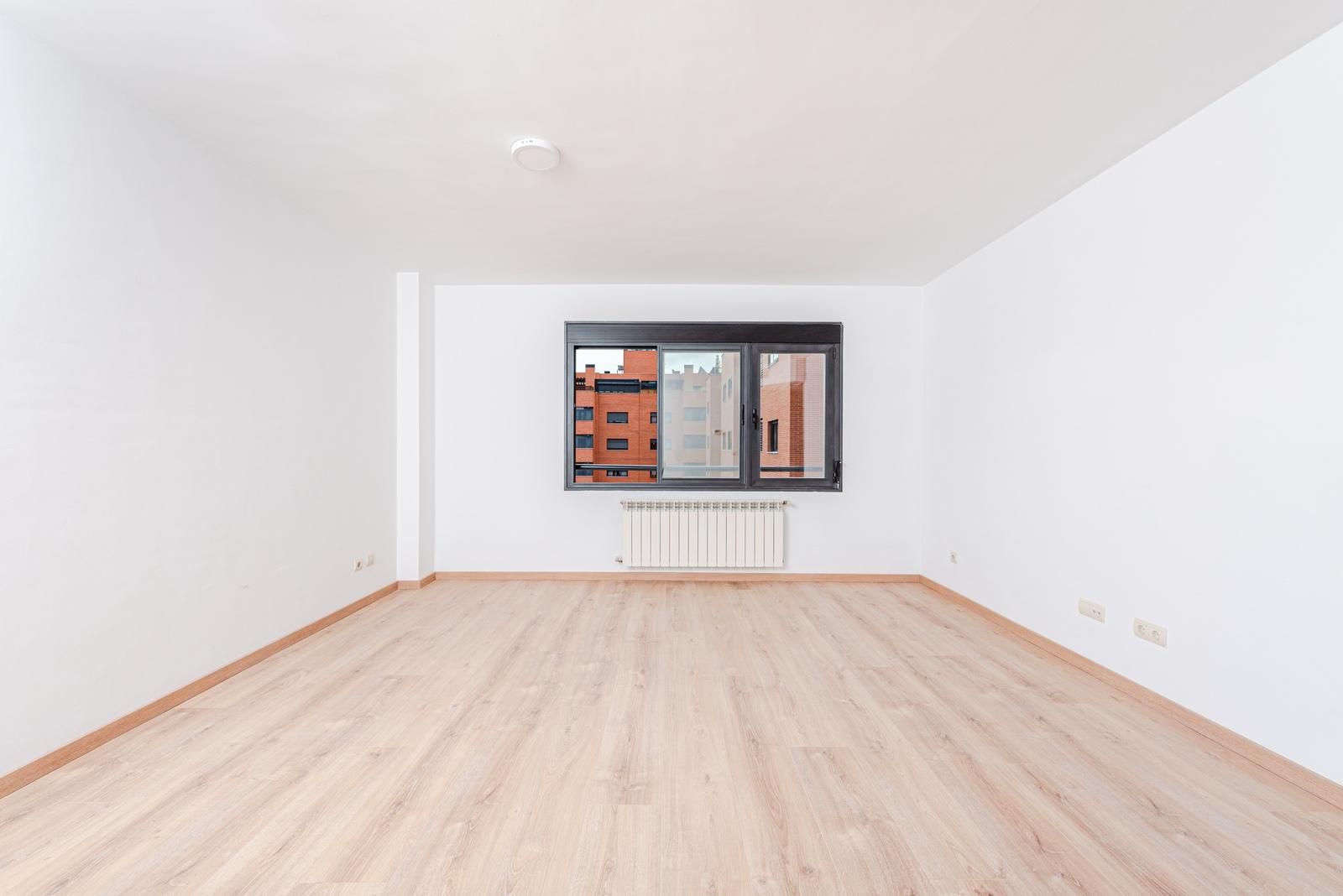 Sala de estar de Piso en venta en  Madrid Capital con Parquet y Trastero