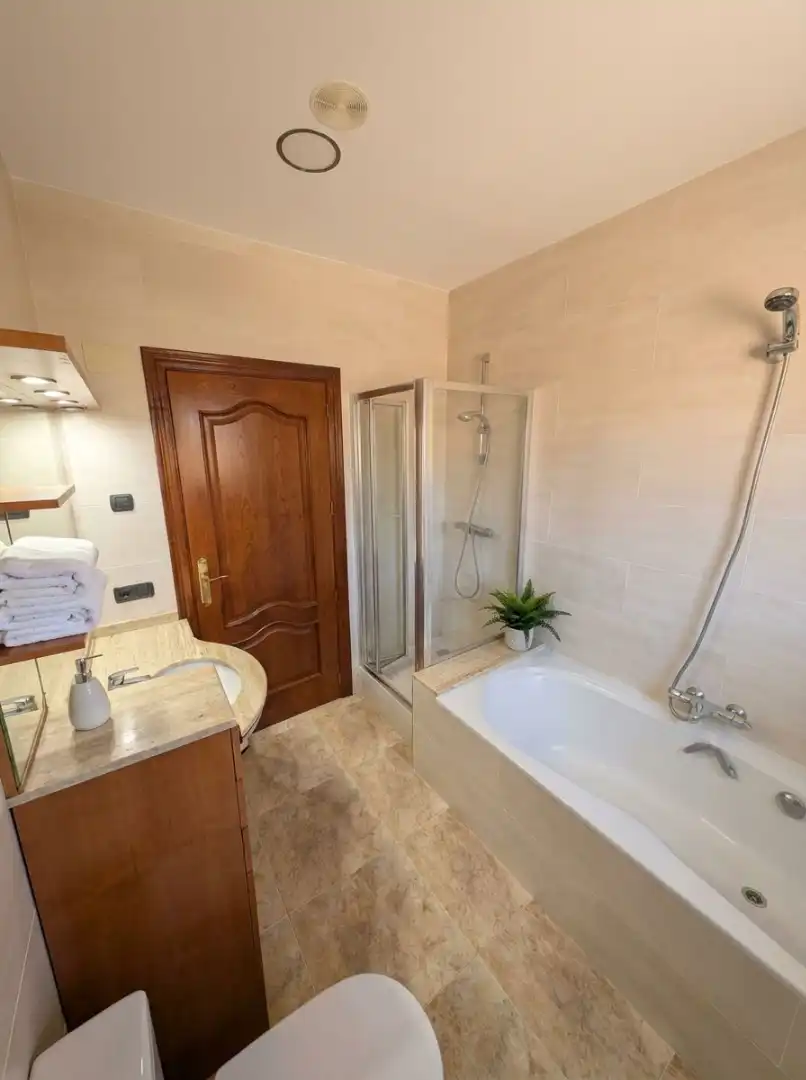 Baño de Casa adosada en venta en Manresa con Calefacción, Terraza y Trastero