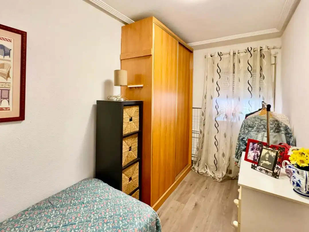 Dormitori de Pis en venda en Torrevieja amb Aire condicionat i Balcó