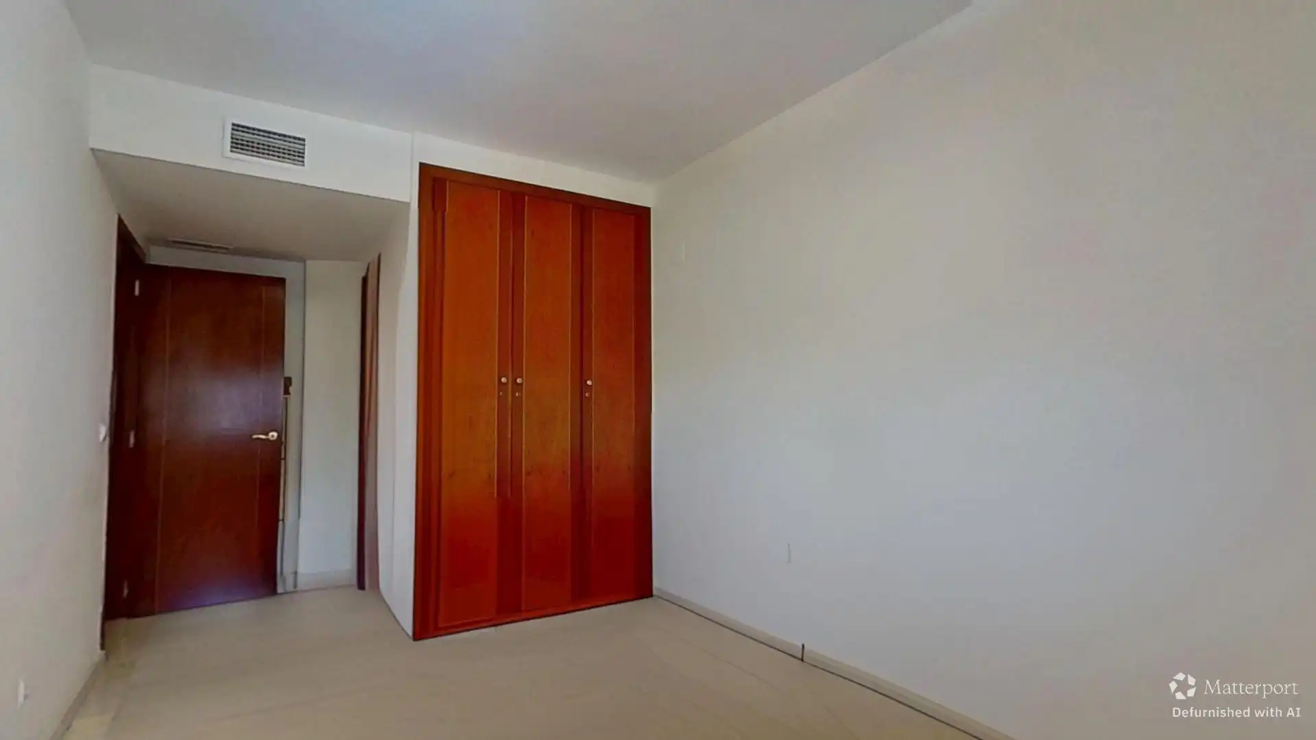 Wohnung zum Verkauf in Valencia mit Klimaanlage, Privatgarten und Terrasse
