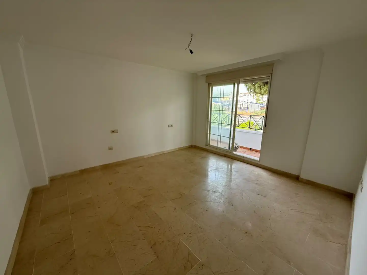 Habitación de Dúplex en venta en Marbella con Calefacción, Terraza y Piscina comunitaria