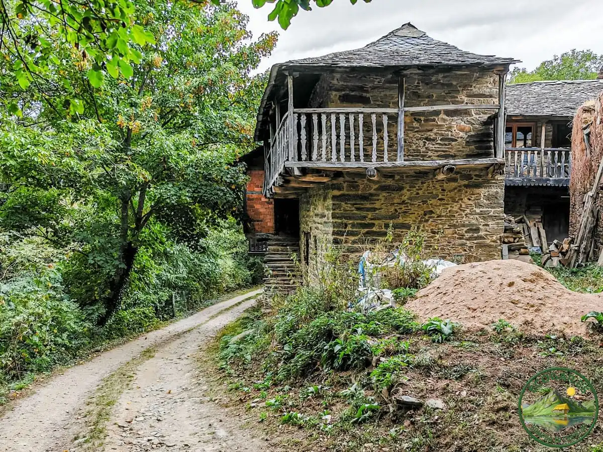 Vista exterior de Casa adosada en venta en Ponferrada