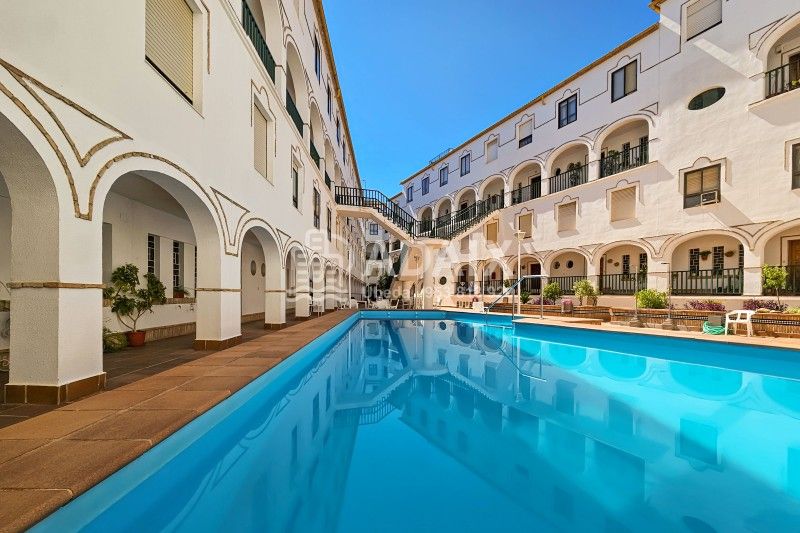 Exterior view of Duplex for sale in Úbeda  with Air Conditioner, Swimming Pool and Furnished