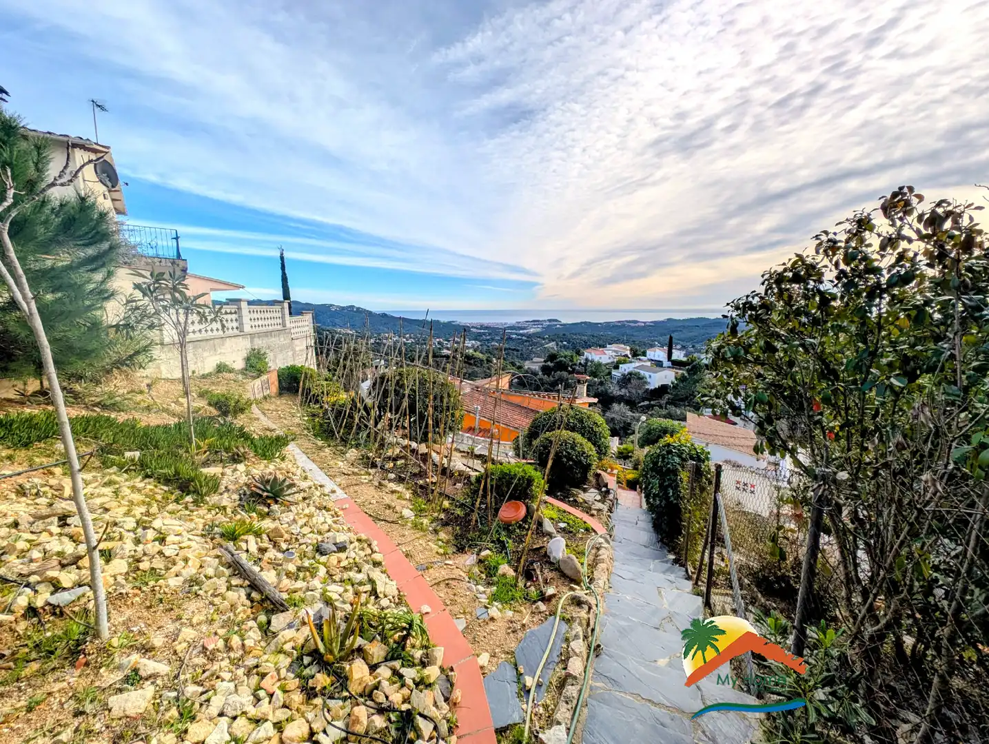 Vista exterior de Casa o xalet en venda en Lloret de Mar amb Calefacció, Jardí privat i Terrassa