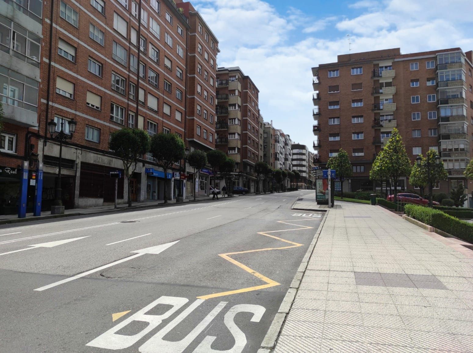 Vista exterior de Pis en venda en Oviedo  amb Calefacció i Parquet