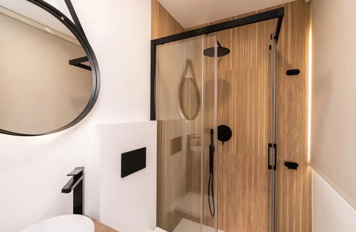 Baño de Piso en venta en Marbella con Aire acondicionado, Terraza y Amueblado