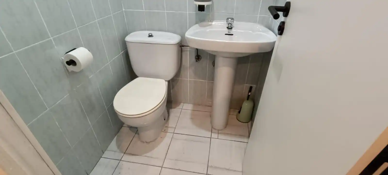 Bany de Local en venda en Zamora Capital  amb Moblat
