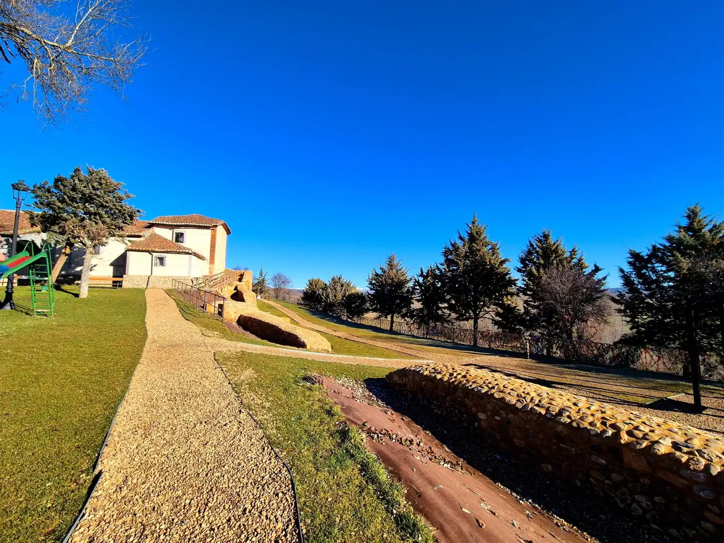 Jardí de Pis en venda en Almanza amb Calefacció, Terrassa i Balcó