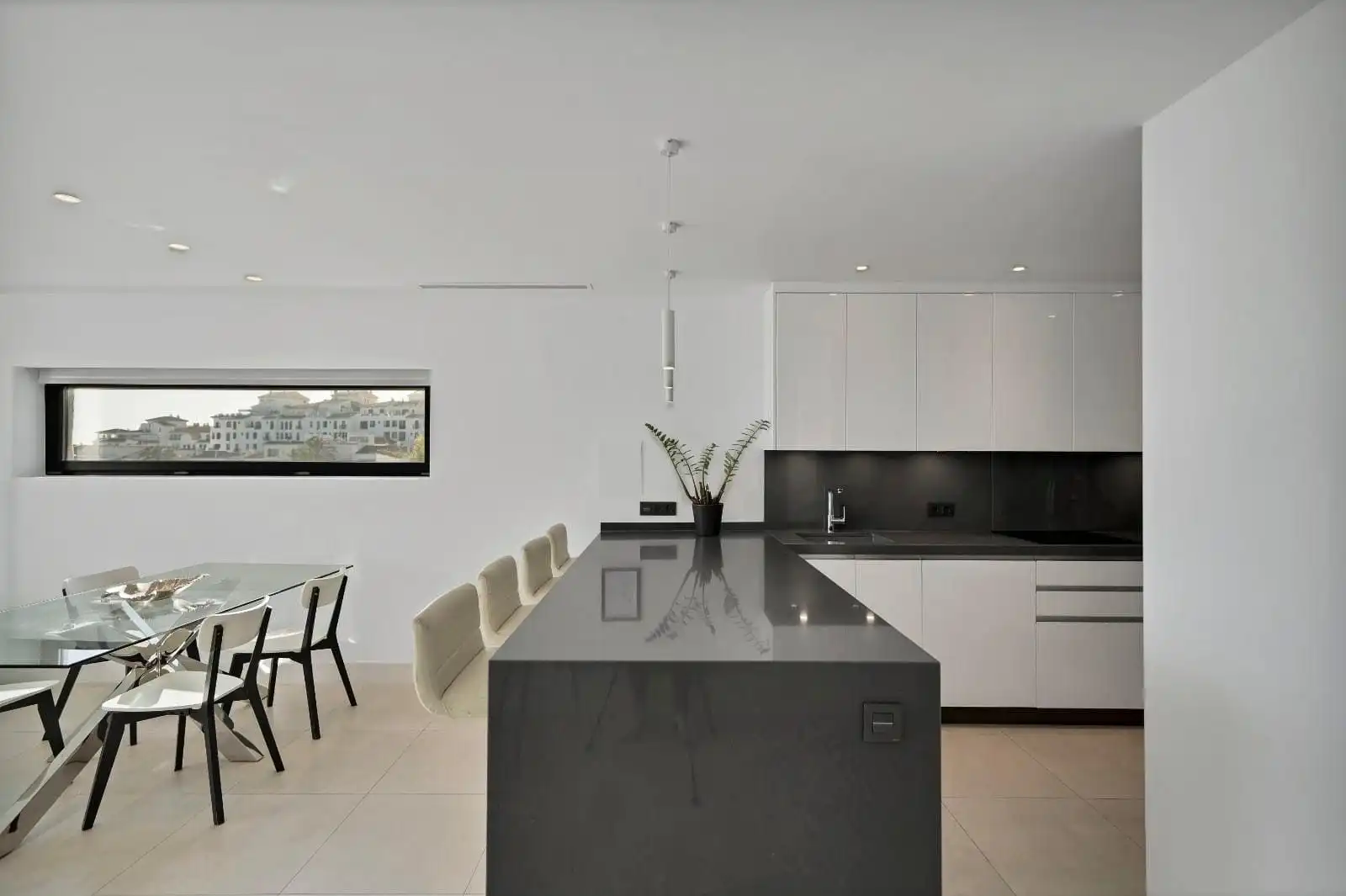 Küche von Maisonette zum Verkauf in Marbella mit Klimaanlage und Heizung