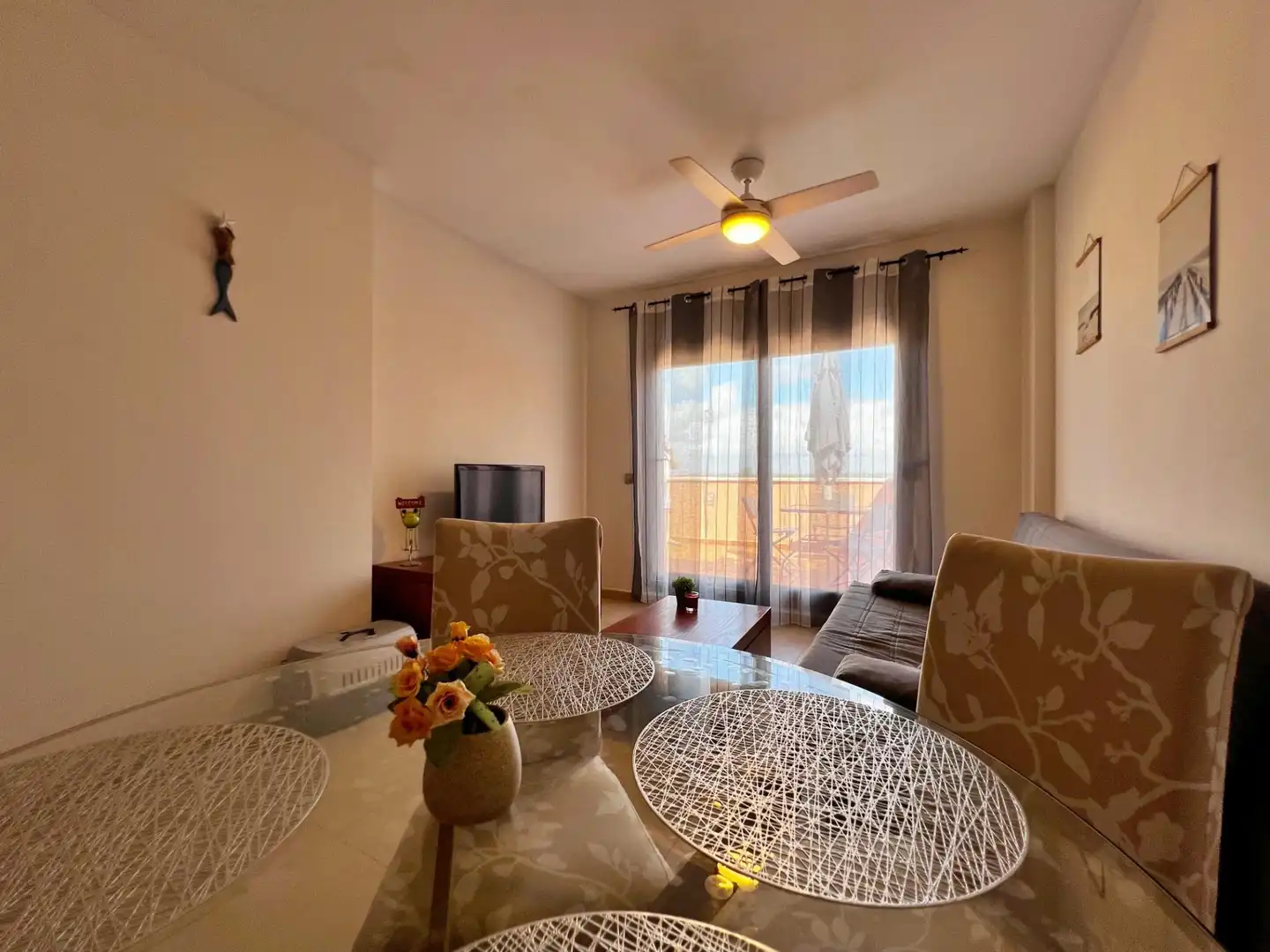Sala de estar de Casa adosada en venta en Ayamonte con Aire acondicionado, Calefacción y Terraza