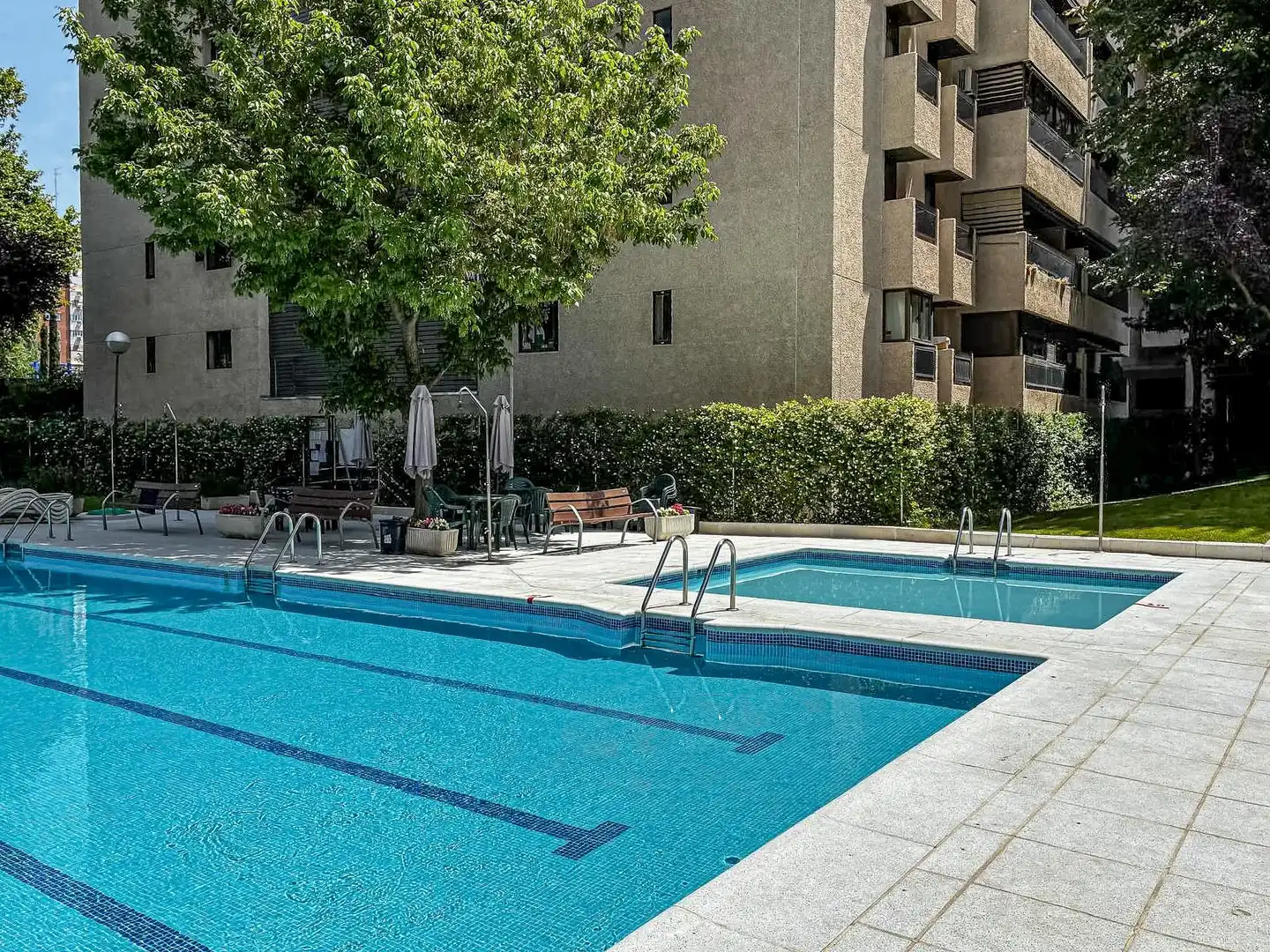 Piscina de Piso en venta en Madrid con Aire acondicionado, Calefacción y Jardín privado