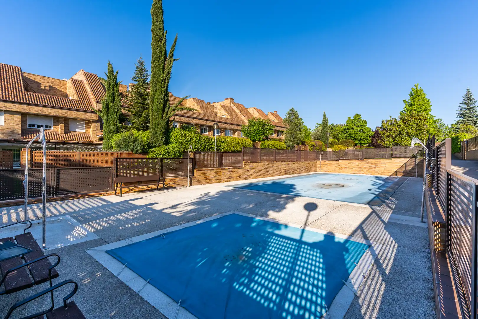 Piscina de Casa adosada en venda en Las Rozas de Madrid amb Calefacció, Jardí privat i Piscina comunitària