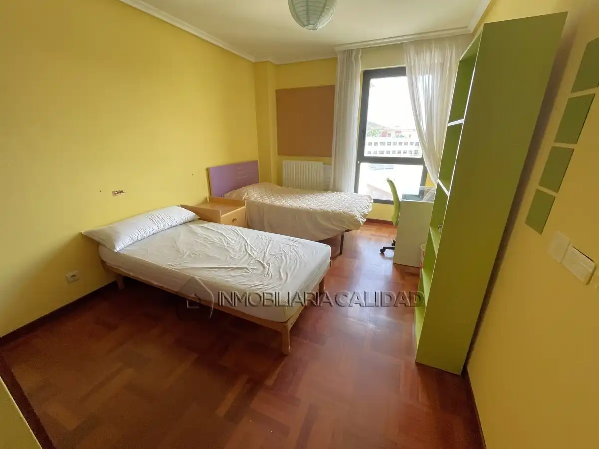 Bedroom of Flat for rent in Burgos  with Heating and Furnished
