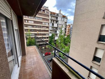 Pis amb balcó en venda a Carrer de la Creu 39