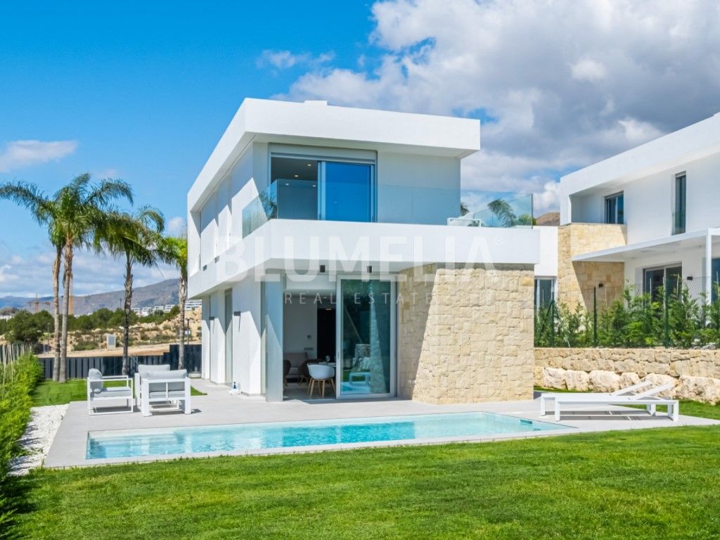 Casa o chalet en venta en Calle Londres, Golf Bahía