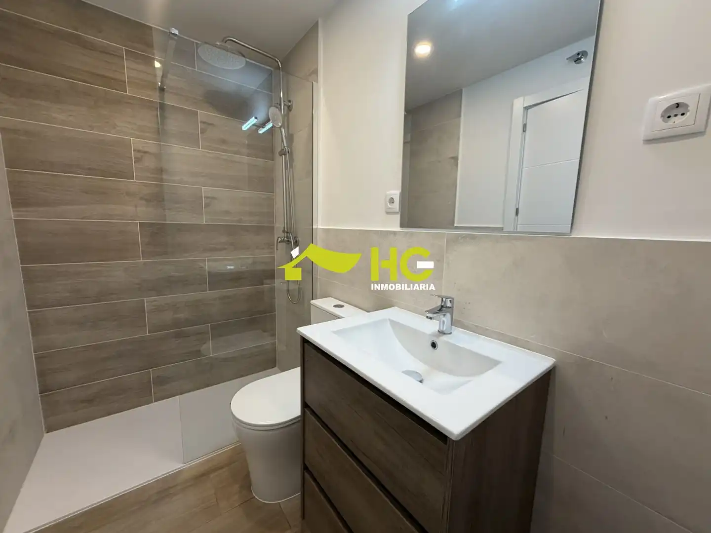 Bany de Apartament de lloguer en Villaviciosa de Odón amb Aire condicionat, Calefacció i Parquet