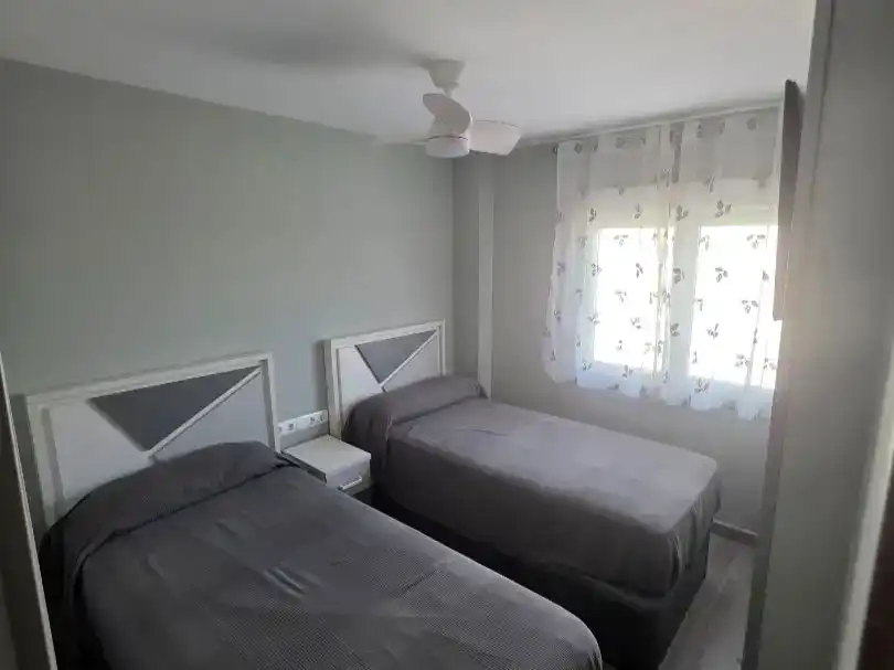 Schlafzimmer von Wohnung zur Miete in Gandia mit Klimaanlage, Schwimmbad und Möbliert