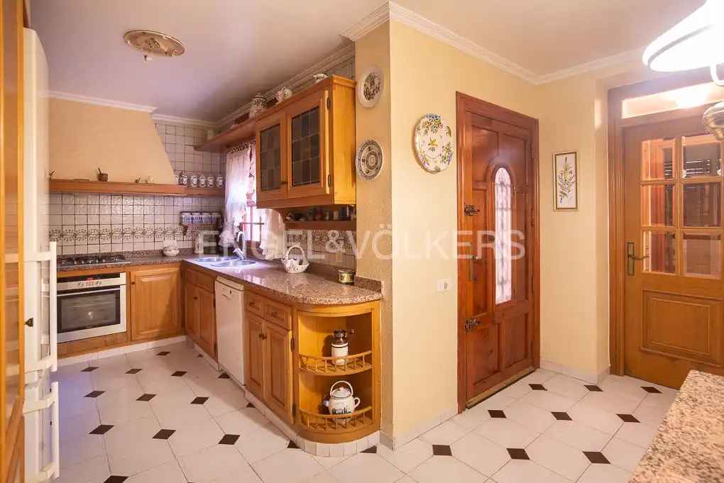 Cocina de Casa o chalet en venta en Castellón de la Plana / Castelló de la Plana con Calefacción, Jardín privado y Terraza